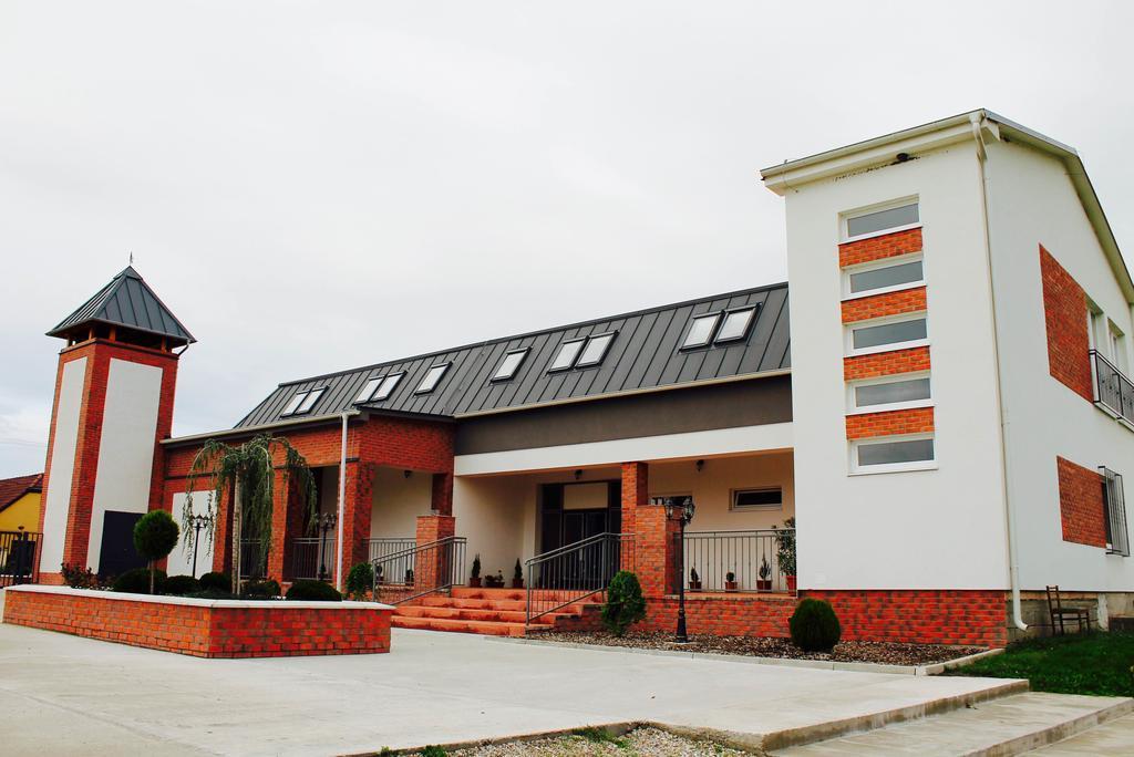 Guest House Hodus Vydrany ภายนอก รูปภาพ