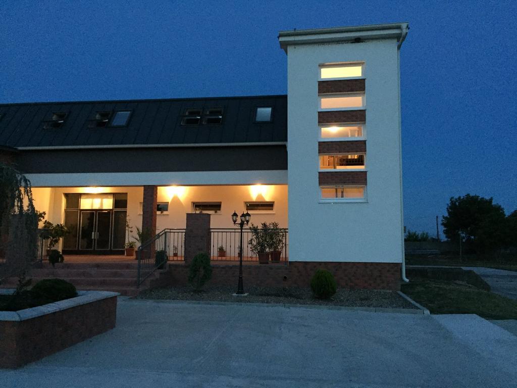 Guest House Hodus Vydrany ภายนอก รูปภาพ