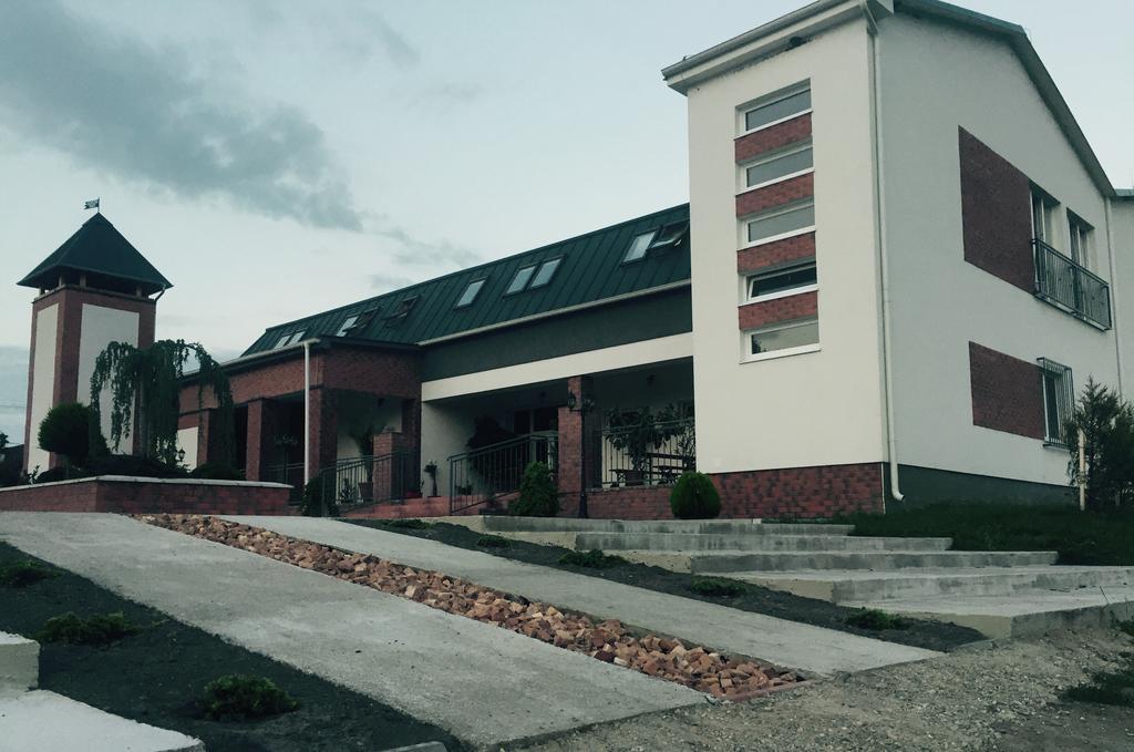 Guest House Hodus Vydrany ภายนอก รูปภาพ