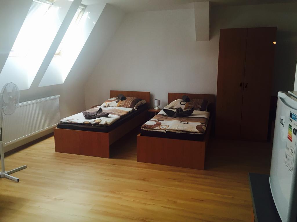 Guest House Hodus Vydrany ภายนอก รูปภาพ